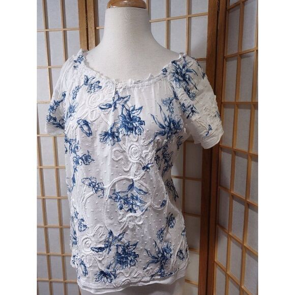 Lemon Grass Sm Embroidered Top - Picture 8 of 16